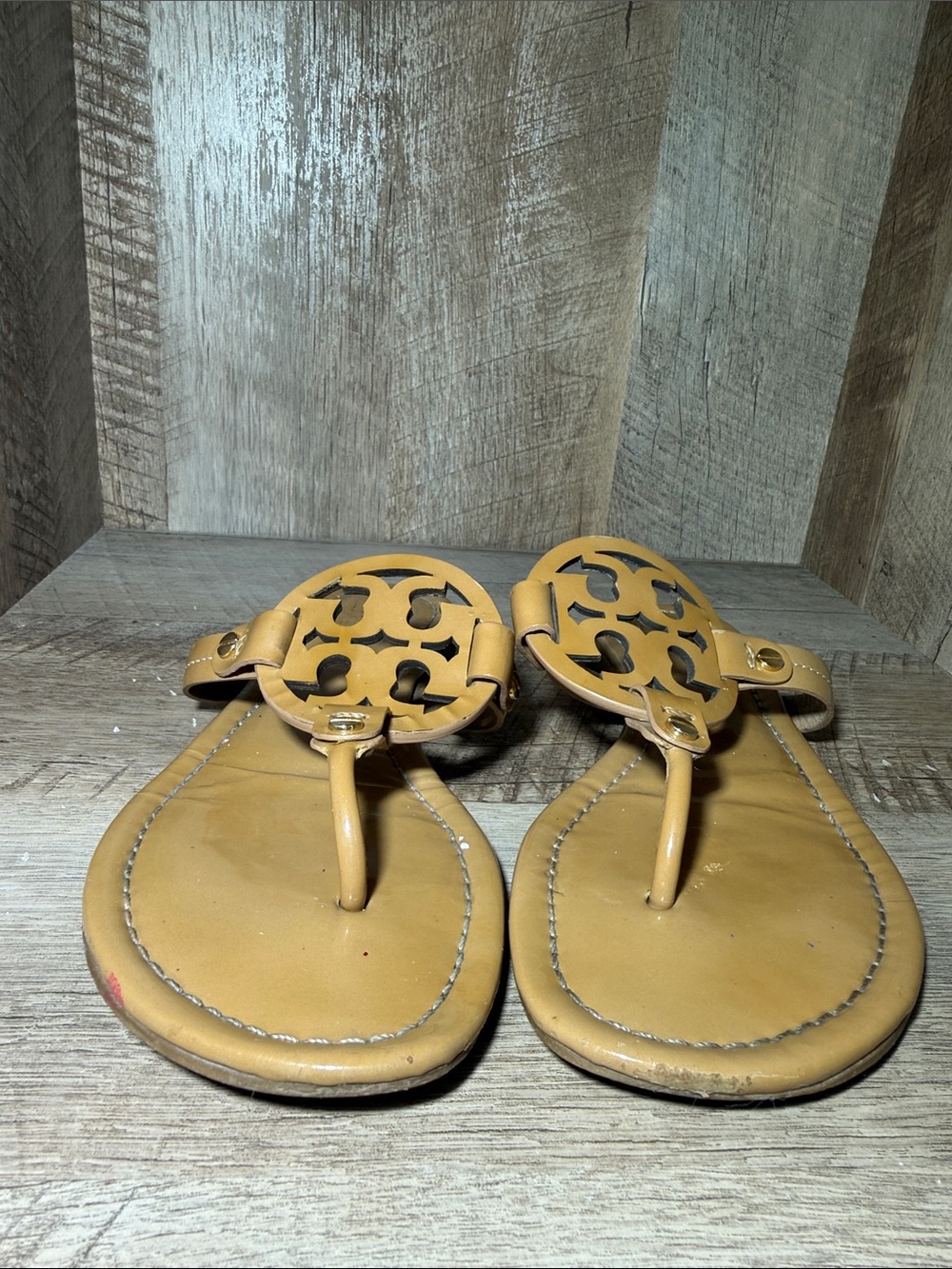 Tory Burch Miller Tan Patent Leather Thong Sandals - Picture 3 of 8
